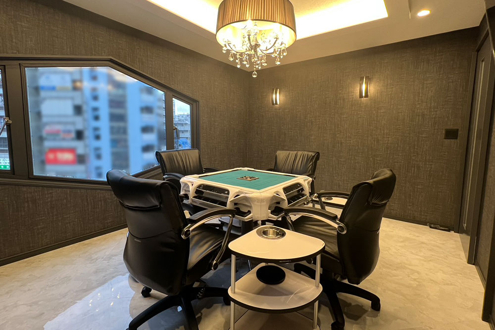 プレミアムデラックスルーム｜個室麻雀カクレマ