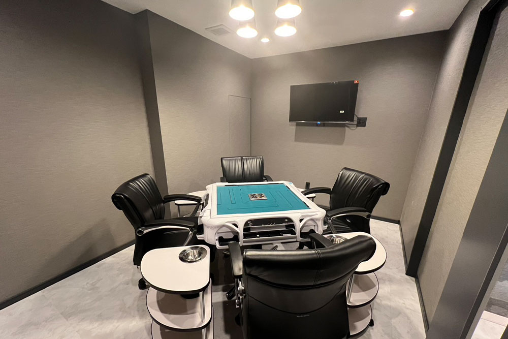 プレミアムスタンダードルーム｜個室麻雀カクレマ